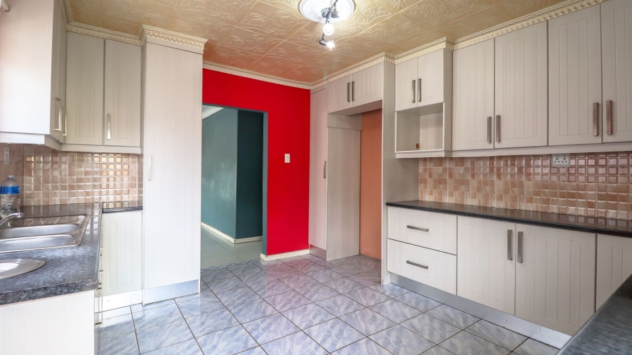 4 Bedroom Property for Sale in Amalinda Eastern Cape
